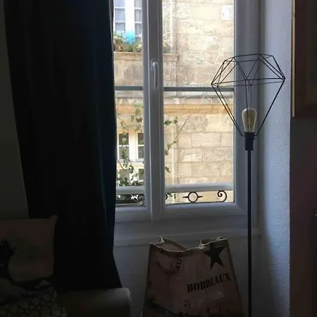 Une Pour Une Personne Chez Moi ! Bed & Breakfast Bordeaux