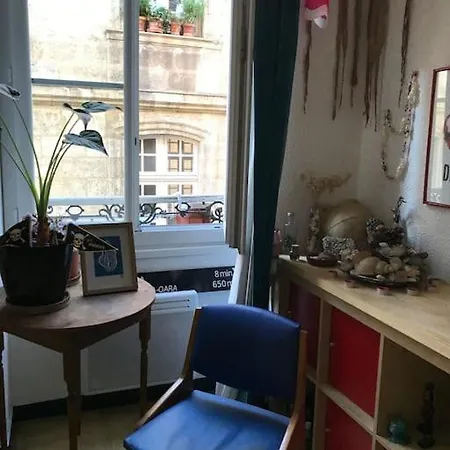 Une Pour Une Personne Chez Moi ! Bed & Breakfast