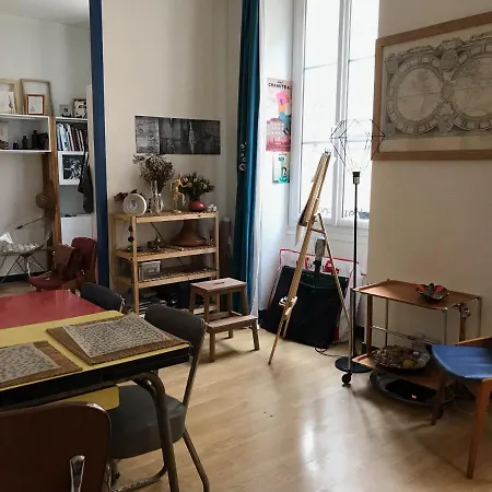 Une Pour Une Personne Chez Moi ! Bed & Breakfast Bordeaux